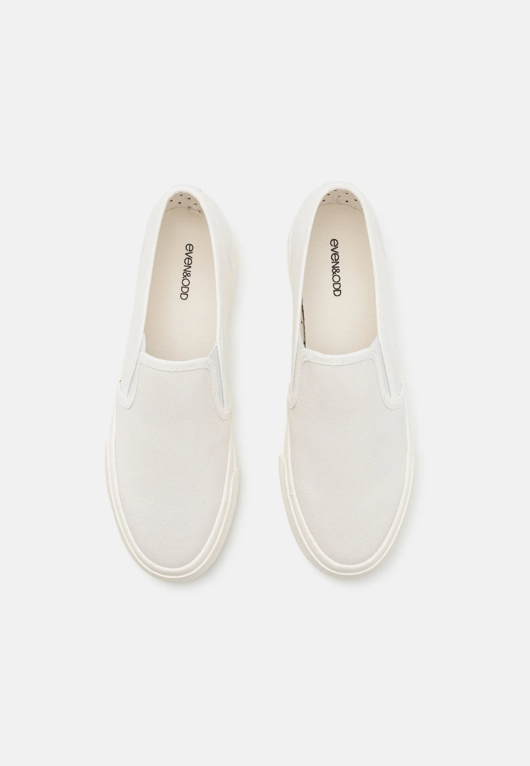Low cut trainers